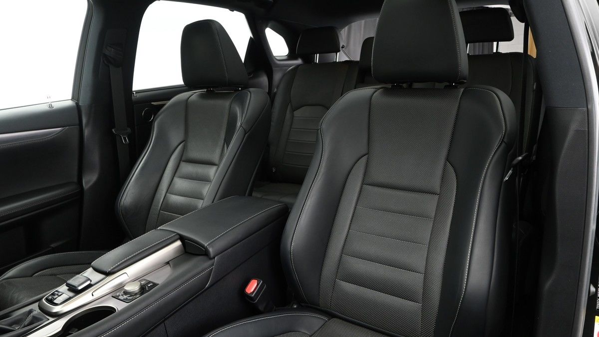 Lexus RX Image 4