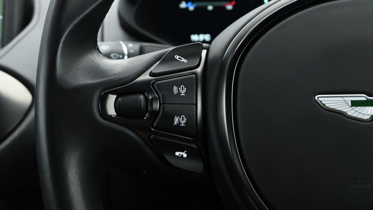 Aston Martin Vantage Image 15