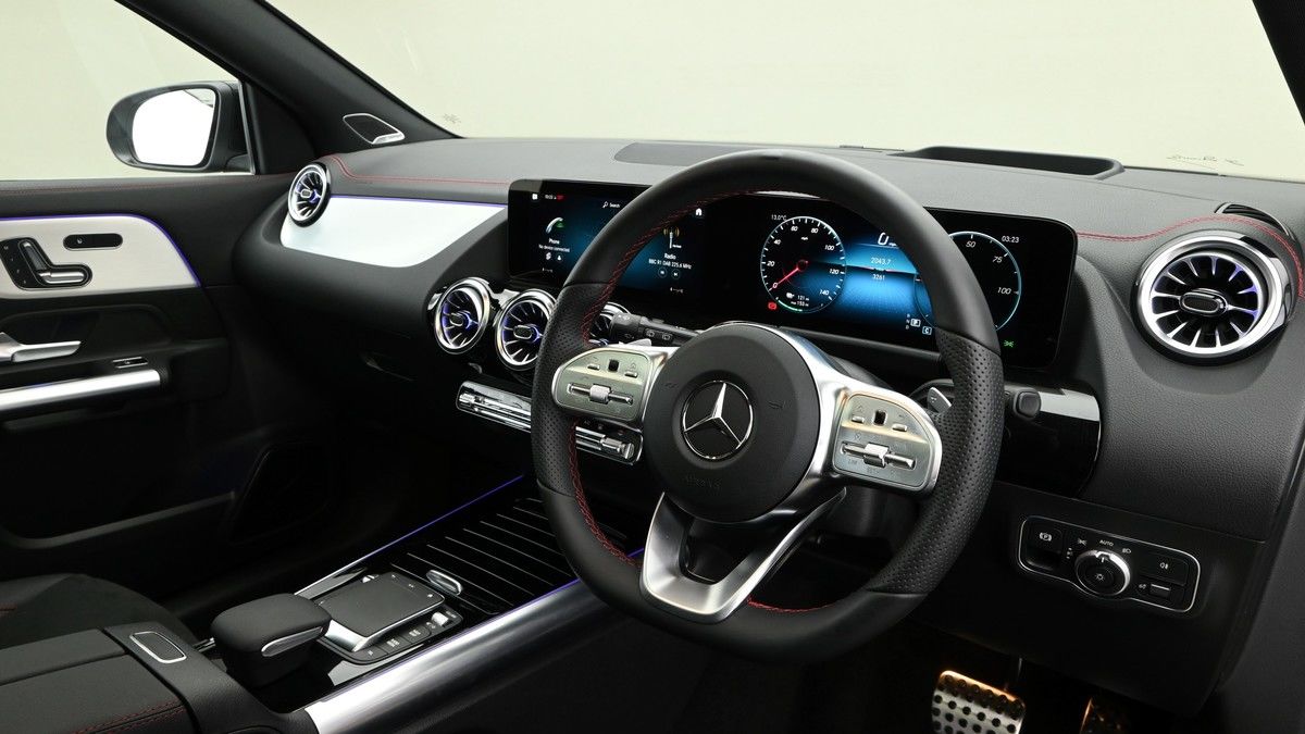 Mercedes-Benz EQA Image 3