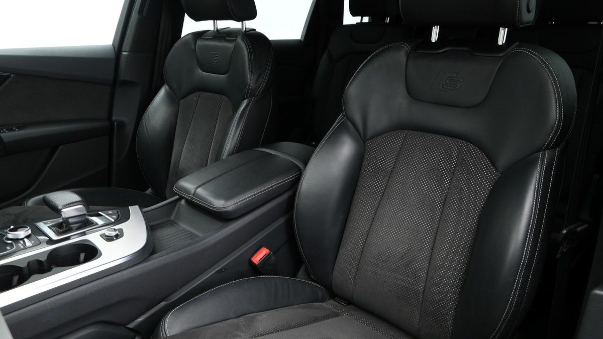 Audi Q7 Image 4