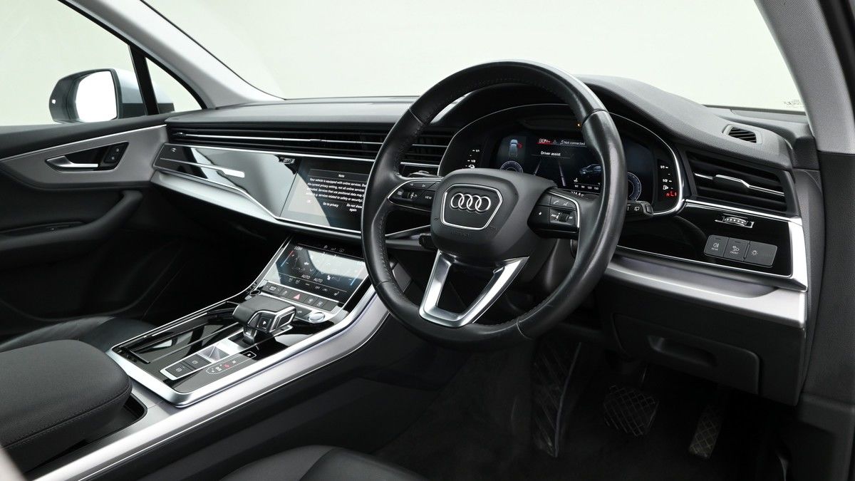 Audi Q7 Image