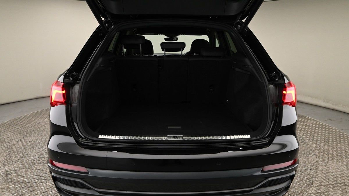 Audi Q3 Image 10