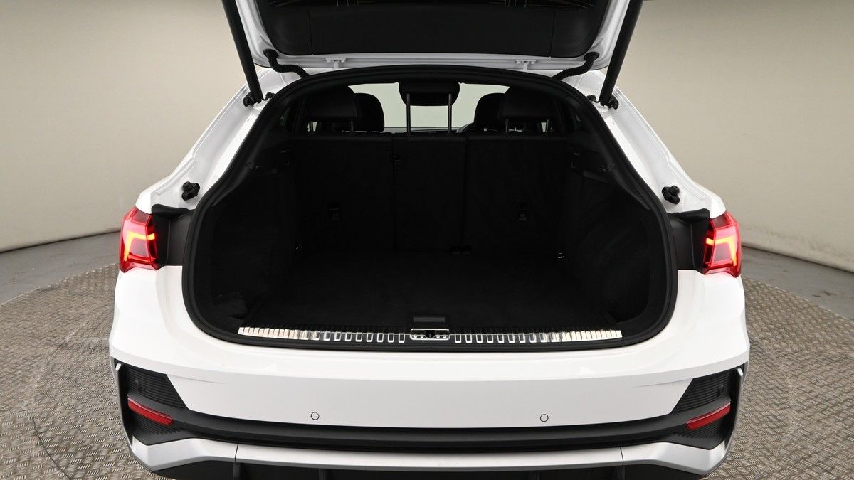 Audi Q3 Image 10