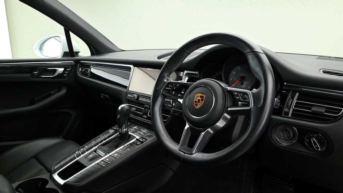 Porsche Macan Image
