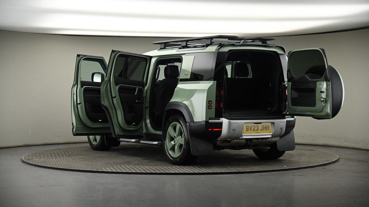 Land Rover Defender 110 Image 8