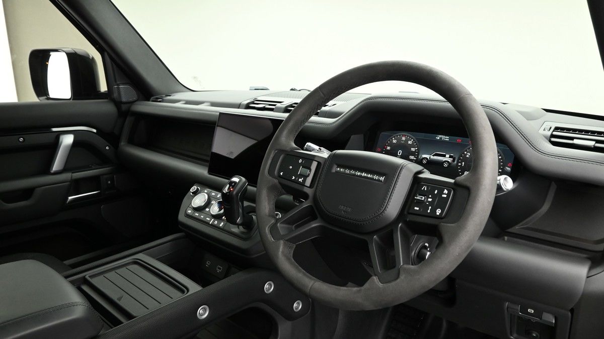 Land Rover Defender 110 Image 3