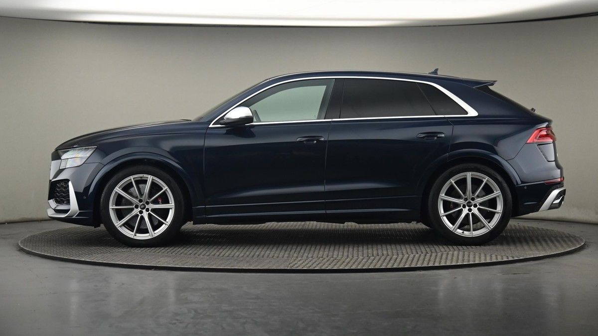 Audi RSQ8 Image 8