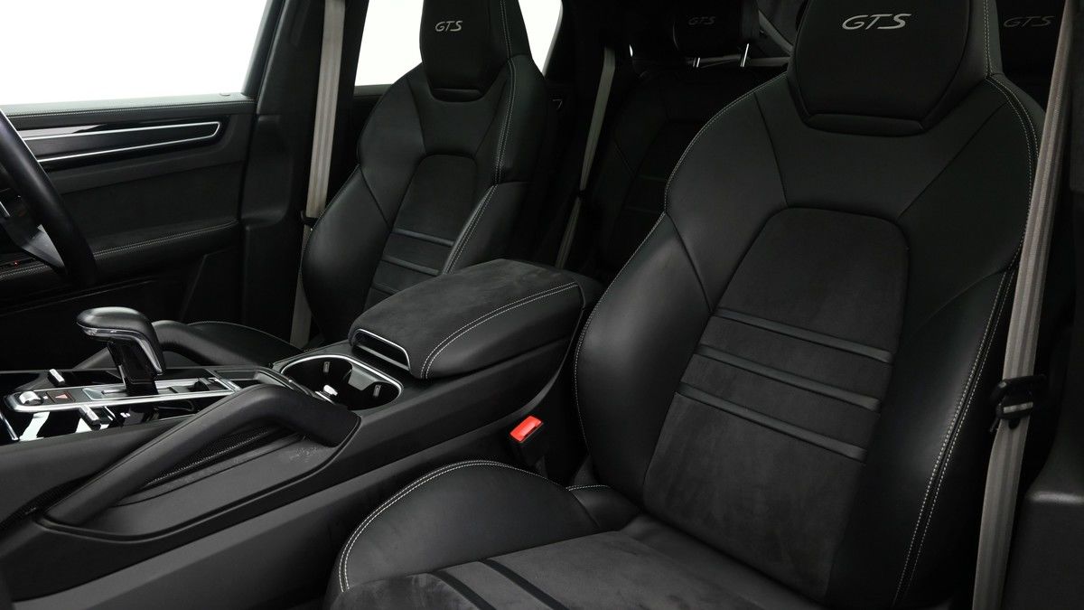 Porsche Cayenne Image 4