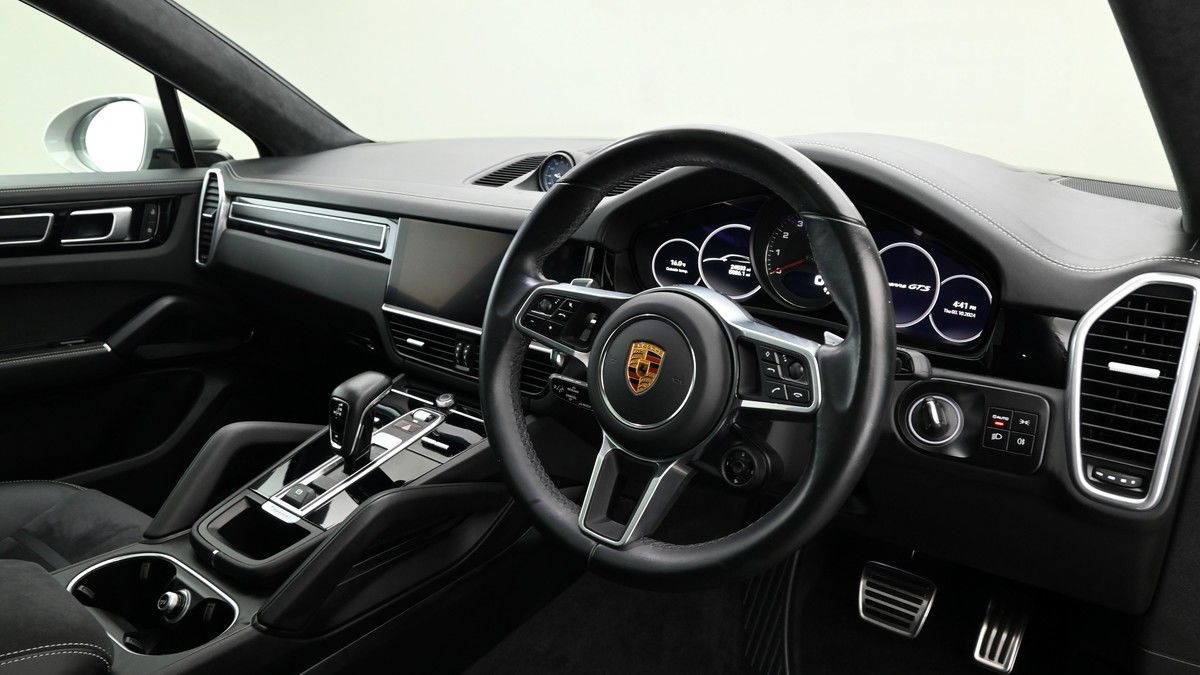 Porsche Cayenne Image 3