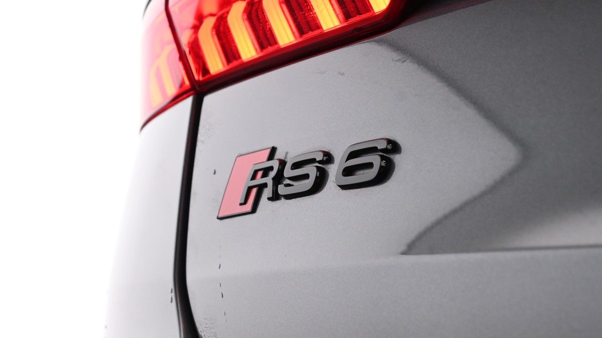 Audi RS6 Avant Image 22