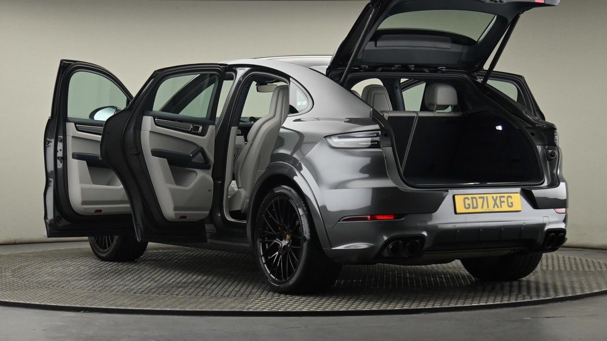 Porsche Cayenne Image 11