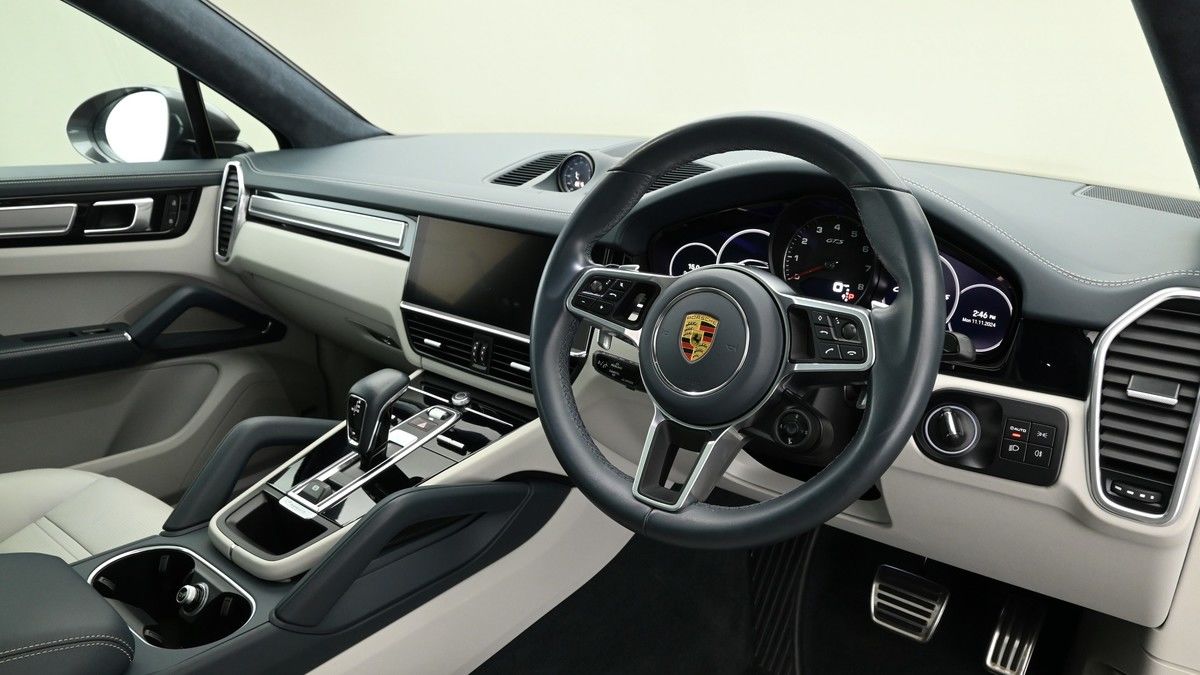 Porsche Cayenne Image 3