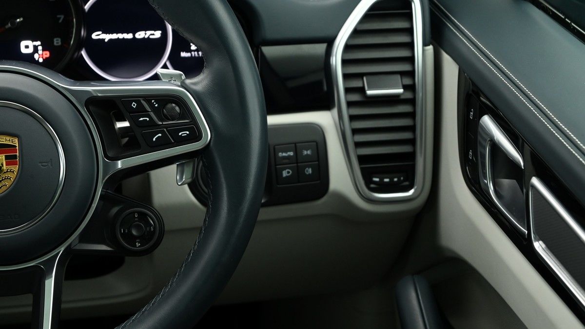 Porsche Cayenne Image 22