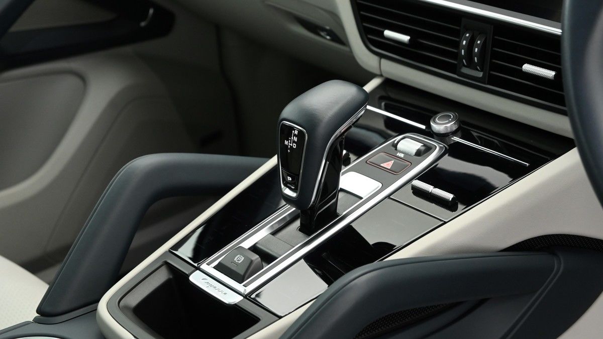 Porsche Cayenne Image 15