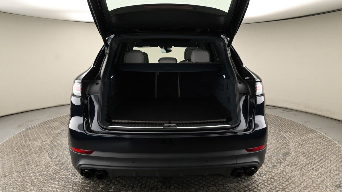 Porsche Cayenne Image 12