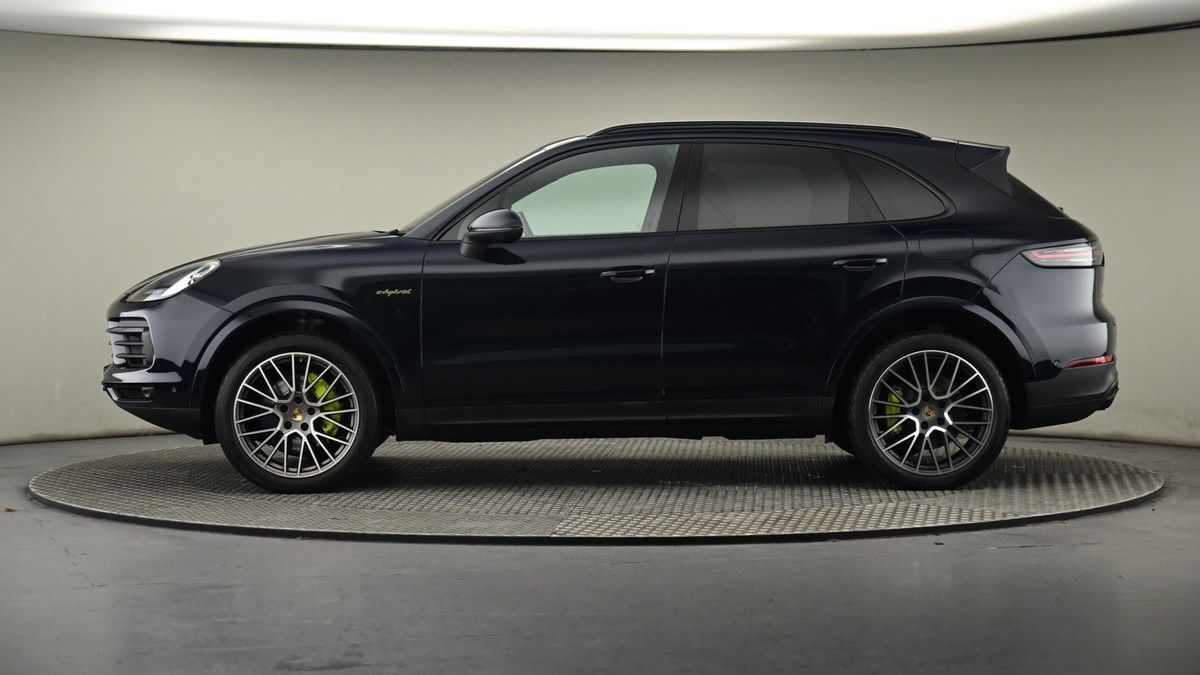 Porsche Cayenne Image 9