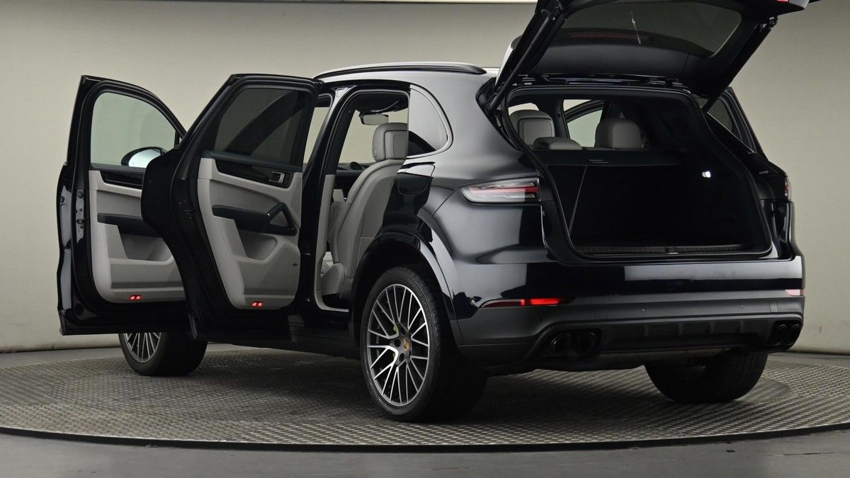 Porsche Cayenne Image 11