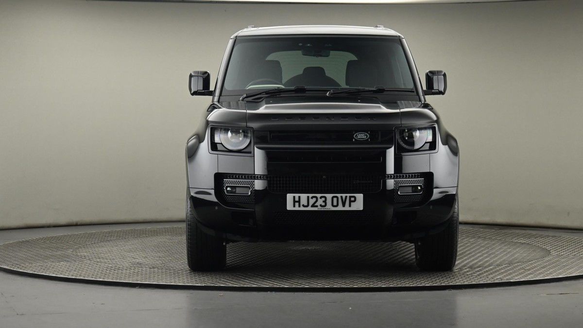 Land Rover Defender 110 Image 7