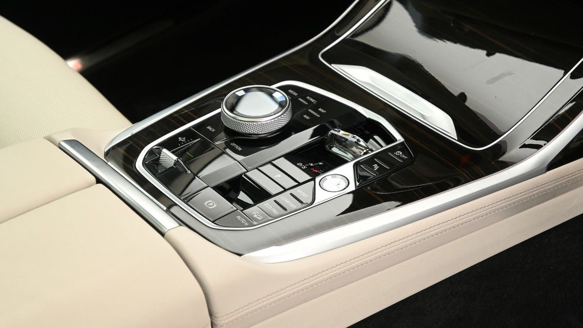 BMW X7 Image 17