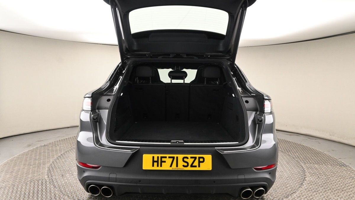 Porsche Cayenne Image 12