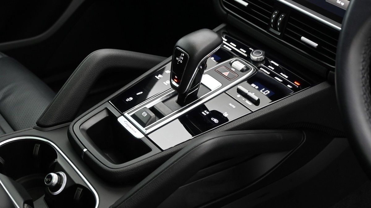 Porsche Cayenne Image 15