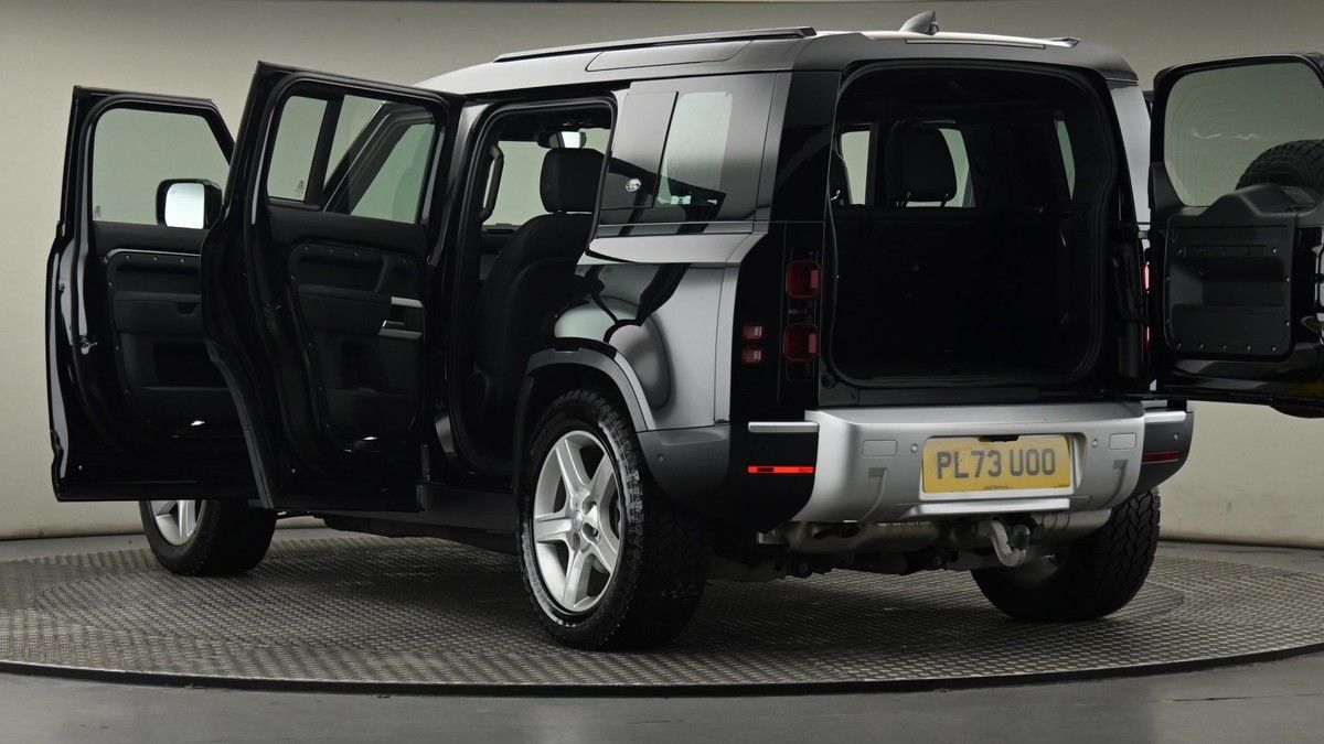 Land Rover Defender 110 Image 11