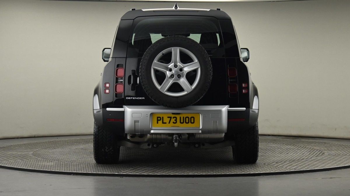 Land Rover Defender 110 Image 8