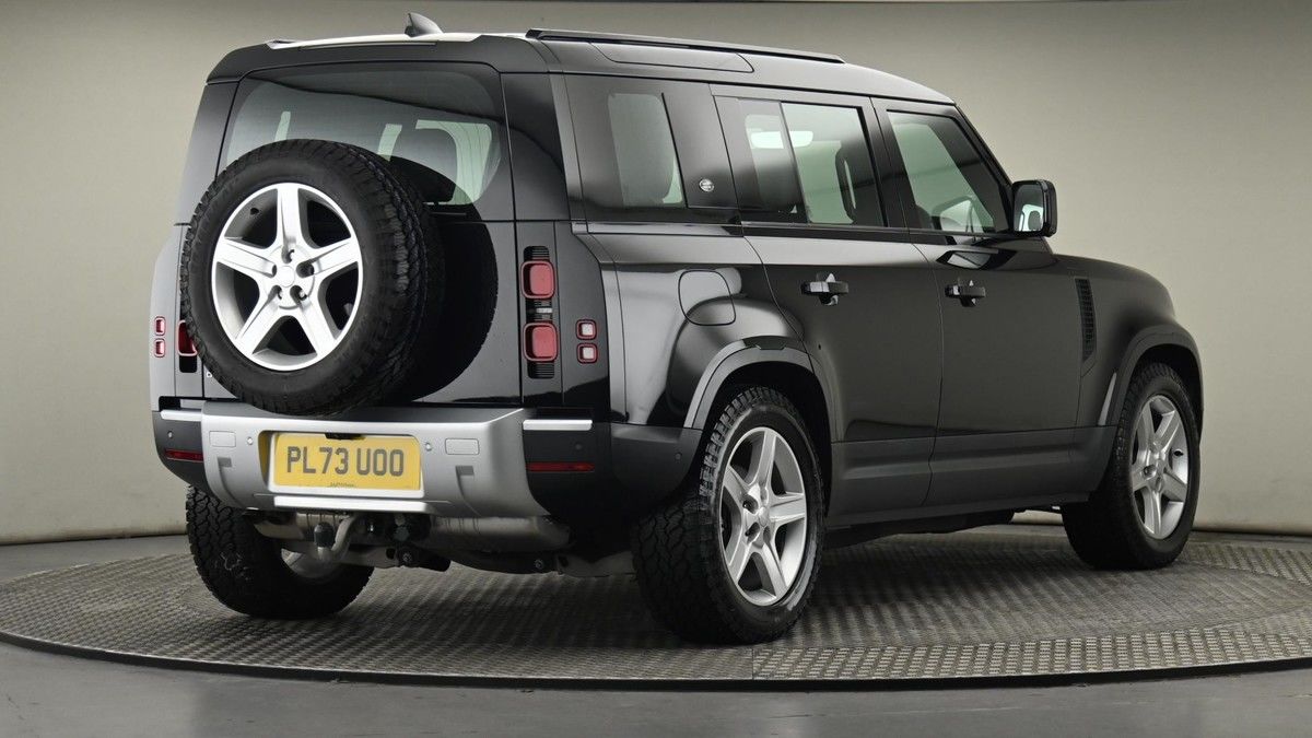 Land Rover Defender 110 Image 25