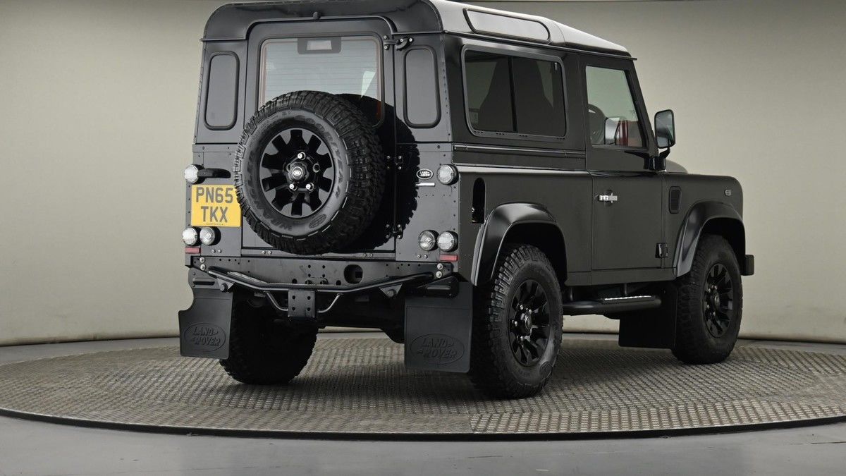 Land Rover Defender 90 Image 25