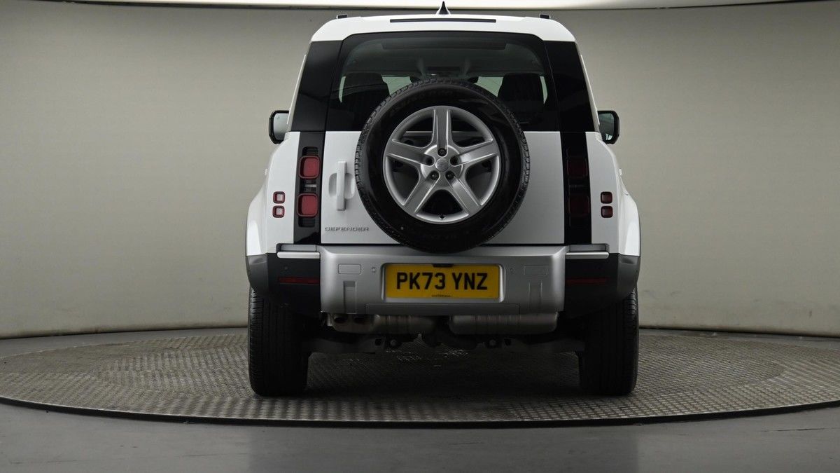 Land Rover Defender 110 Image 8