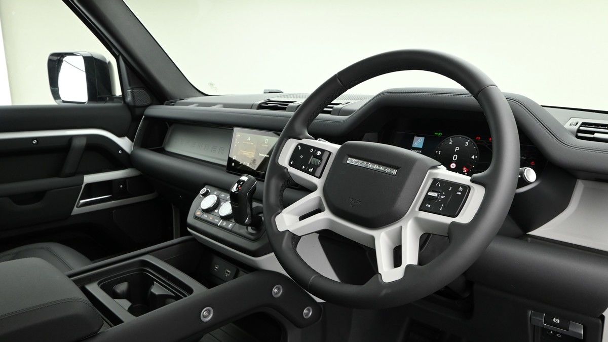 Land Rover Defender 110 Image 3