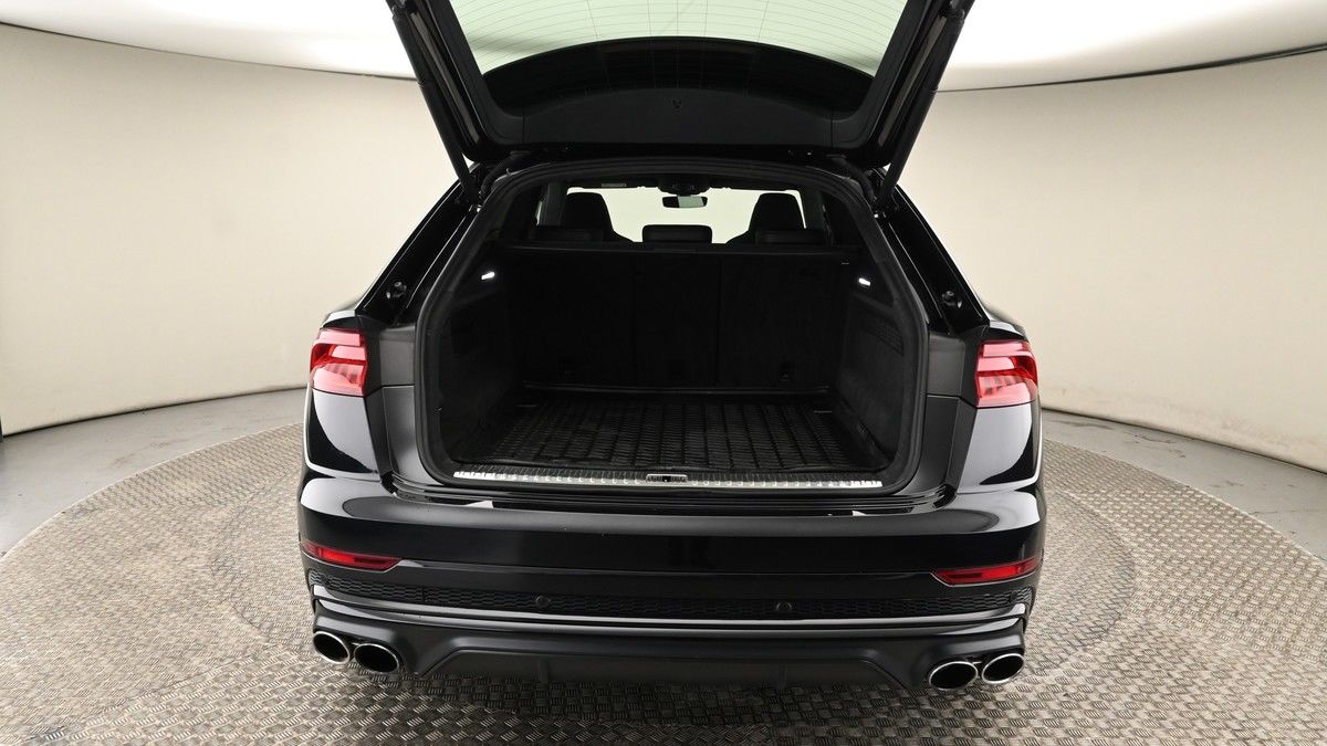 Audi SQ8 Image 12