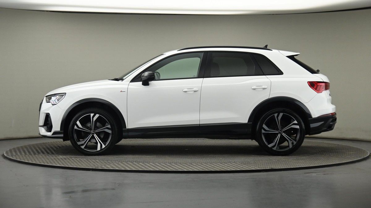 Audi Q3 Image 8