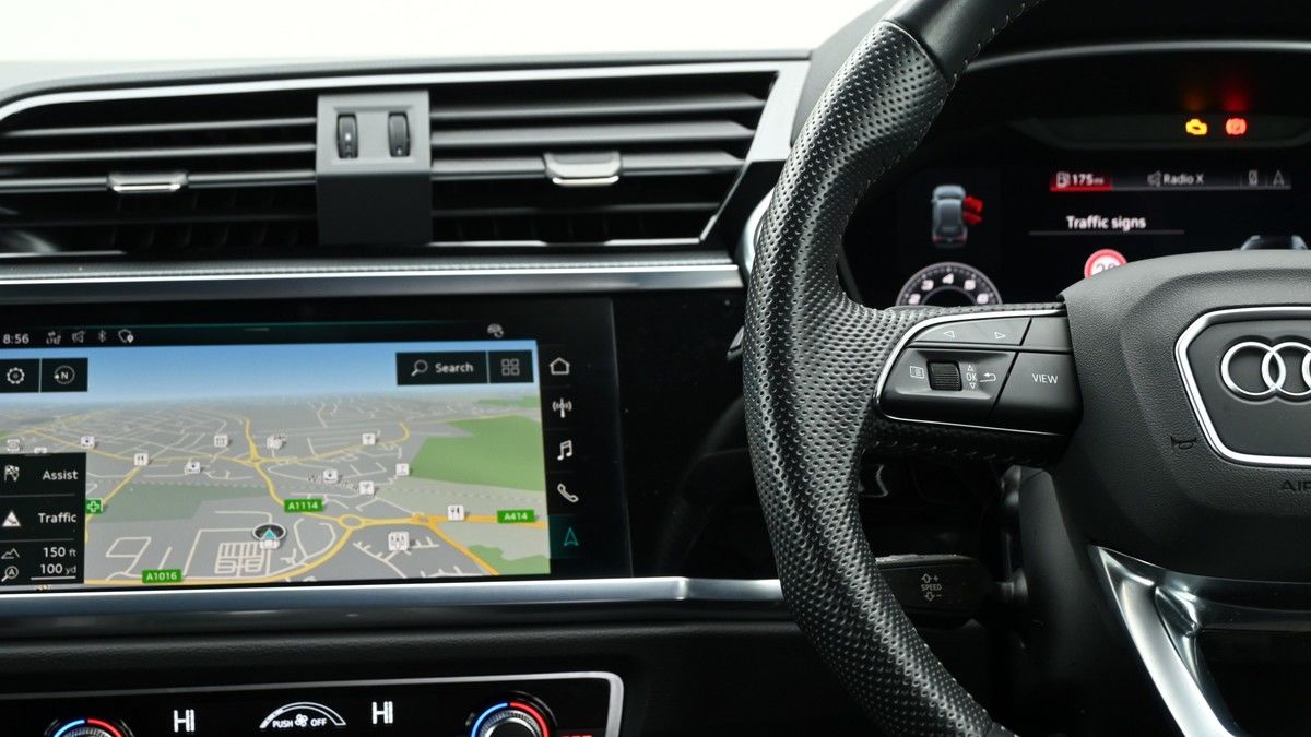 Audi Q3 Image 18