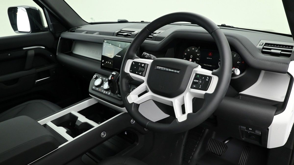 Land Rover Defender 110 Image 3