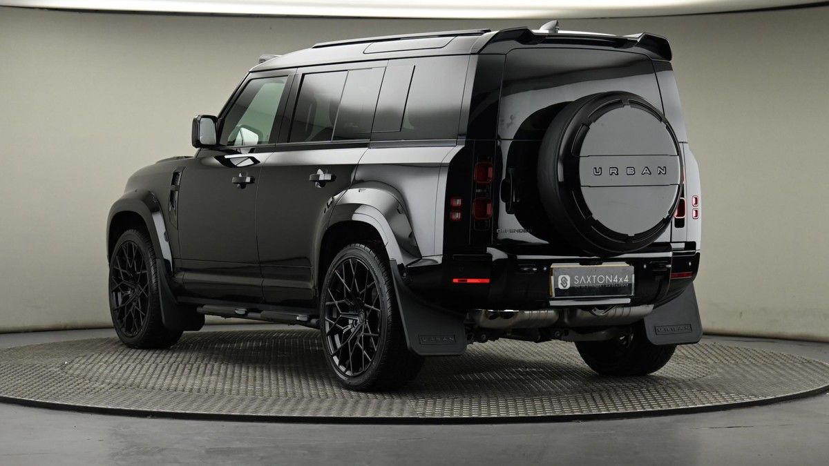 Land Rover Defender 110 Image 24