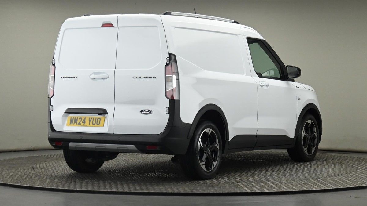 Ford Transit Courier Image 23