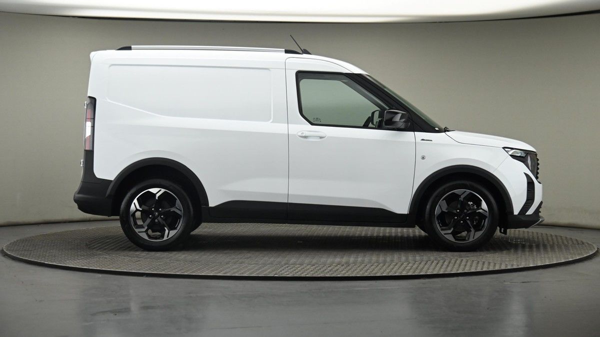 Ford Transit Courier Image 4