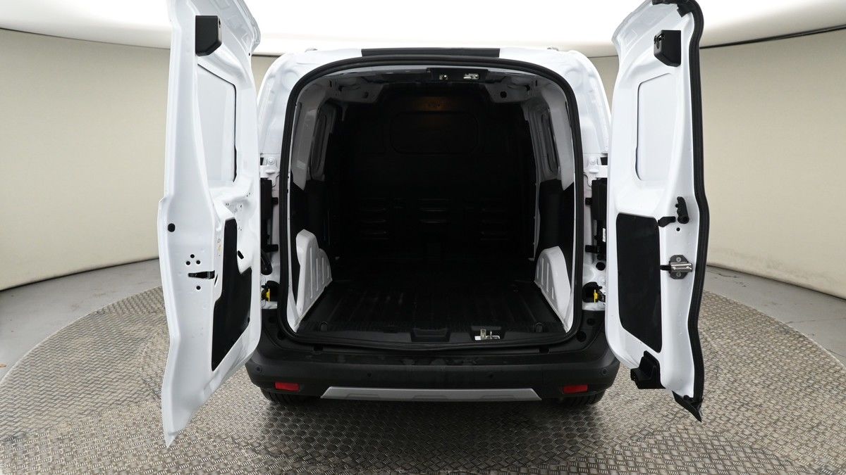 Ford Transit Courier Image 10