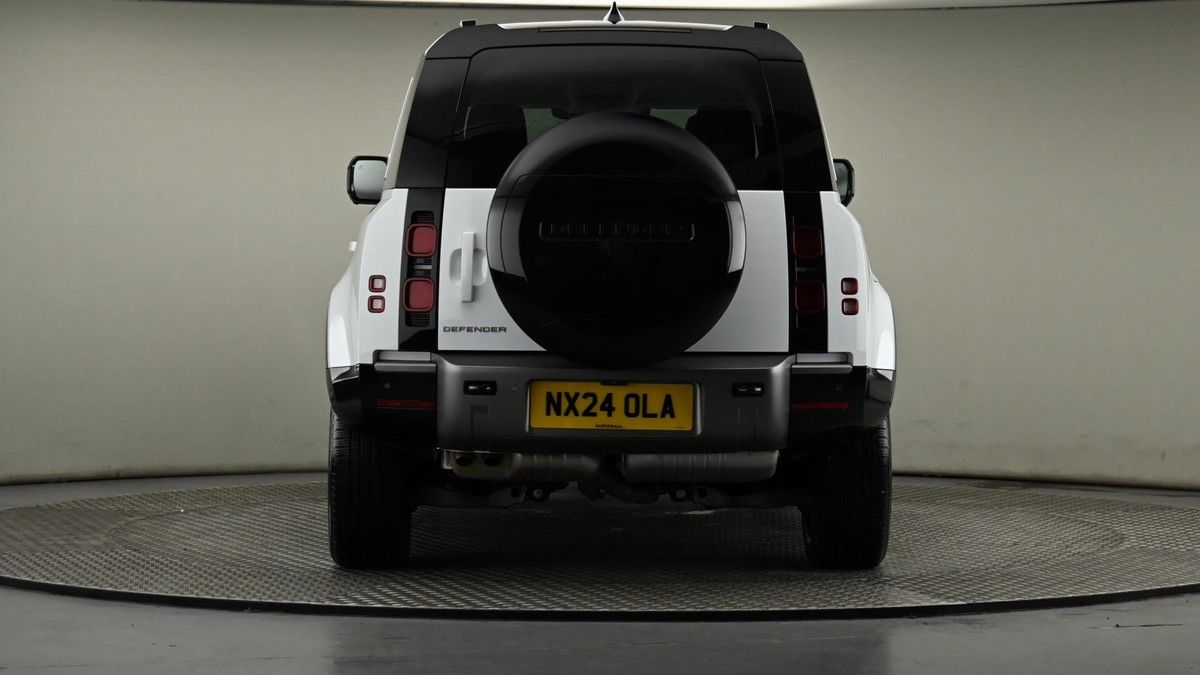 Land Rover Defender 110 Image 8