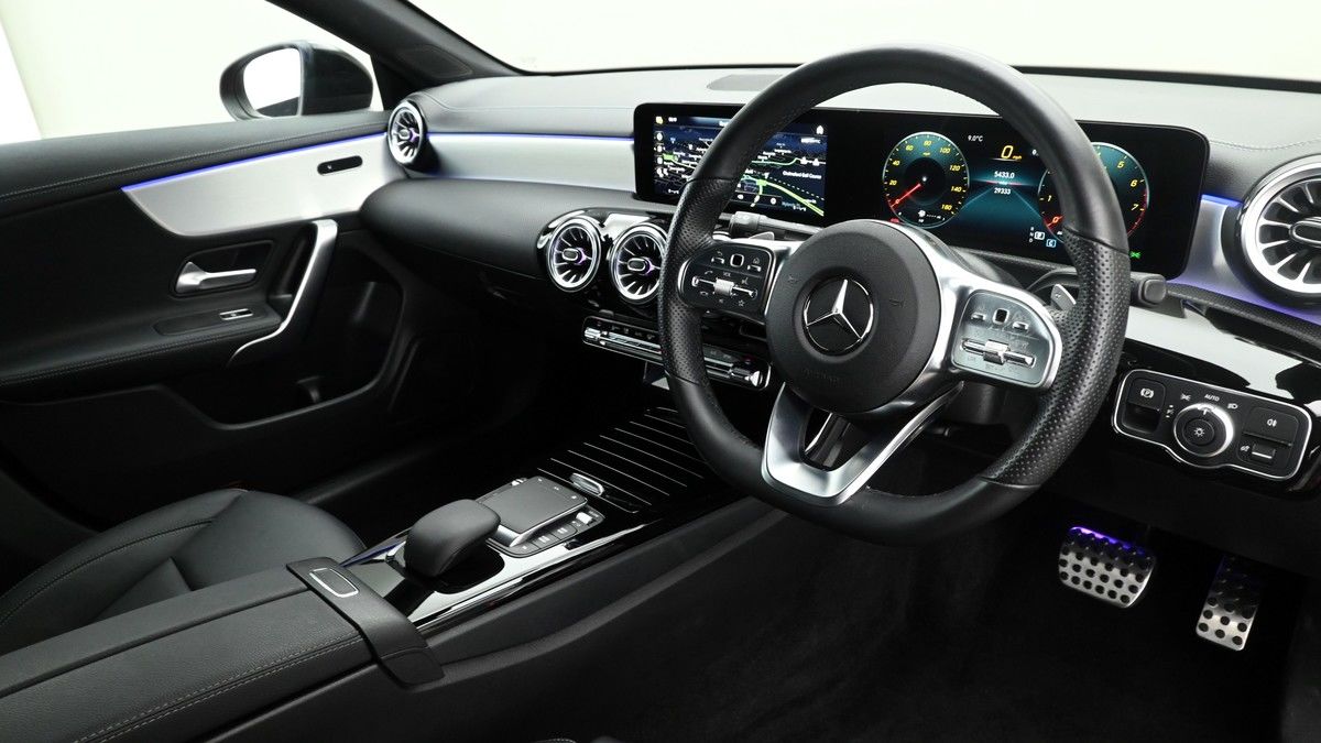 Mercedes-Benz CLA Image 2