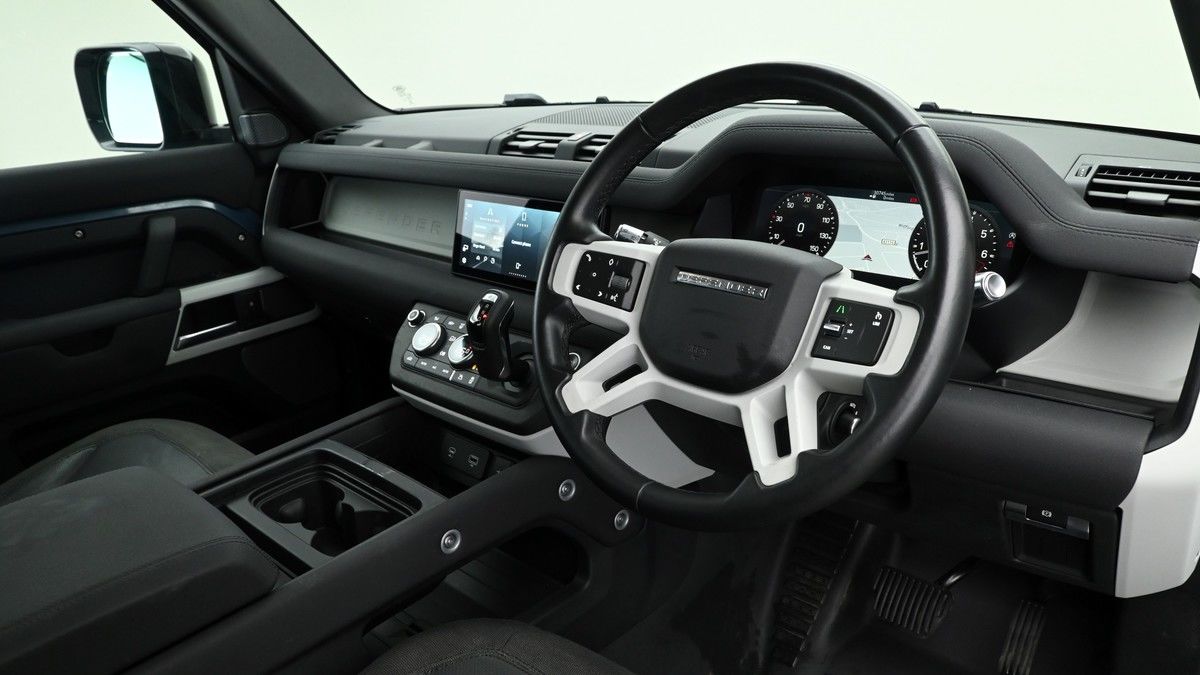 Land Rover Defender 110 Image 3