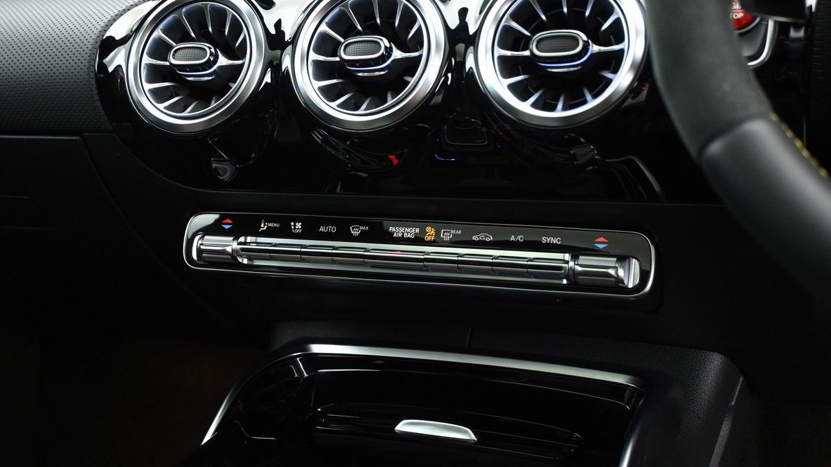 Mercedes-Benz CLA Image 27