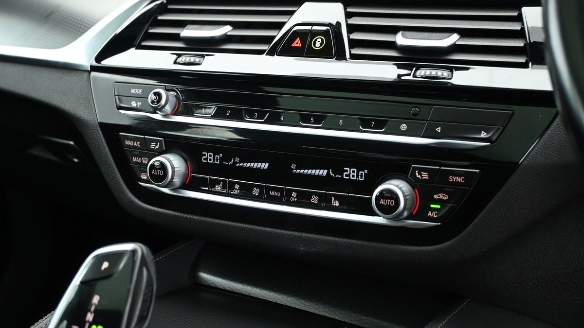 BMW 5 Series Image 16