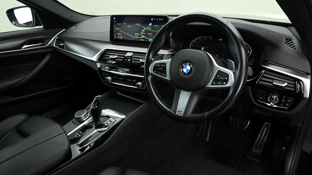 BMW 5 Series Image 3