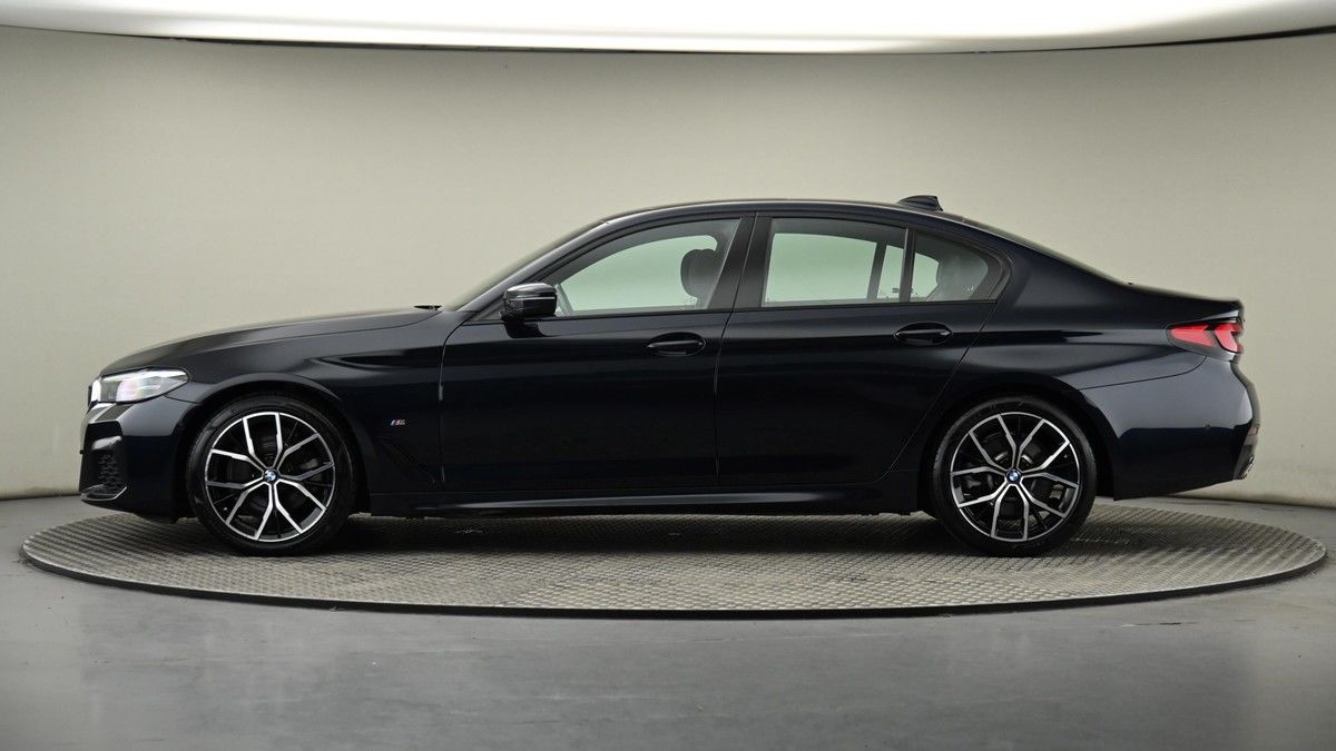 BMW 5 Series Image 9