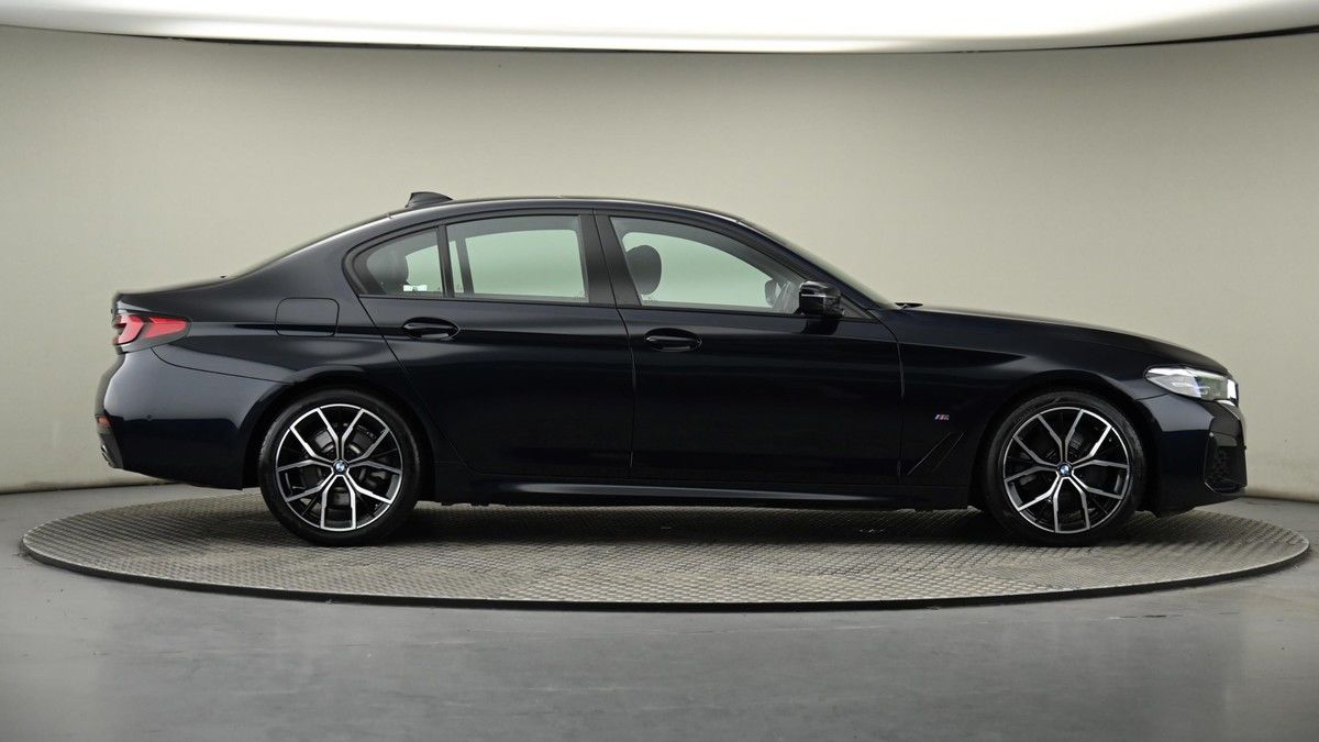 BMW 5 Series Image 6