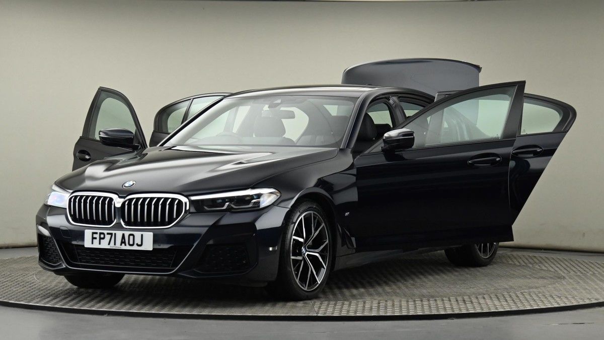 BMW 5 Series Image 10