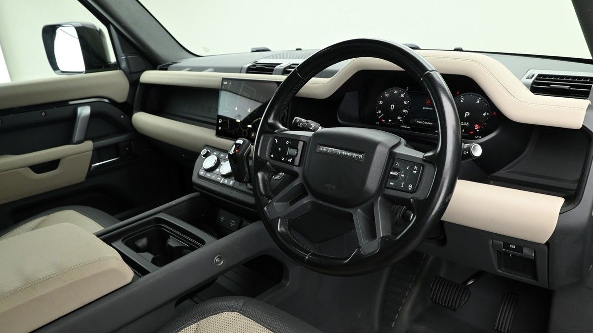 Land Rover Defender 110 Image 3