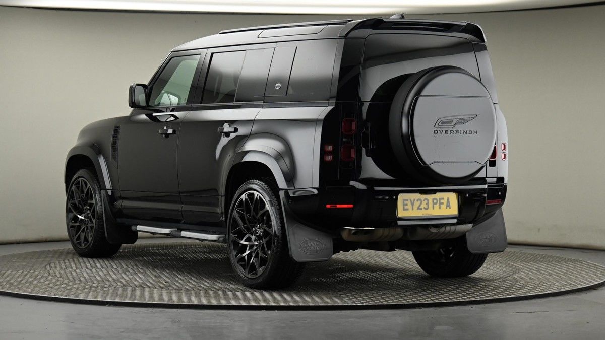 Land Rover Defender 110 Image 14